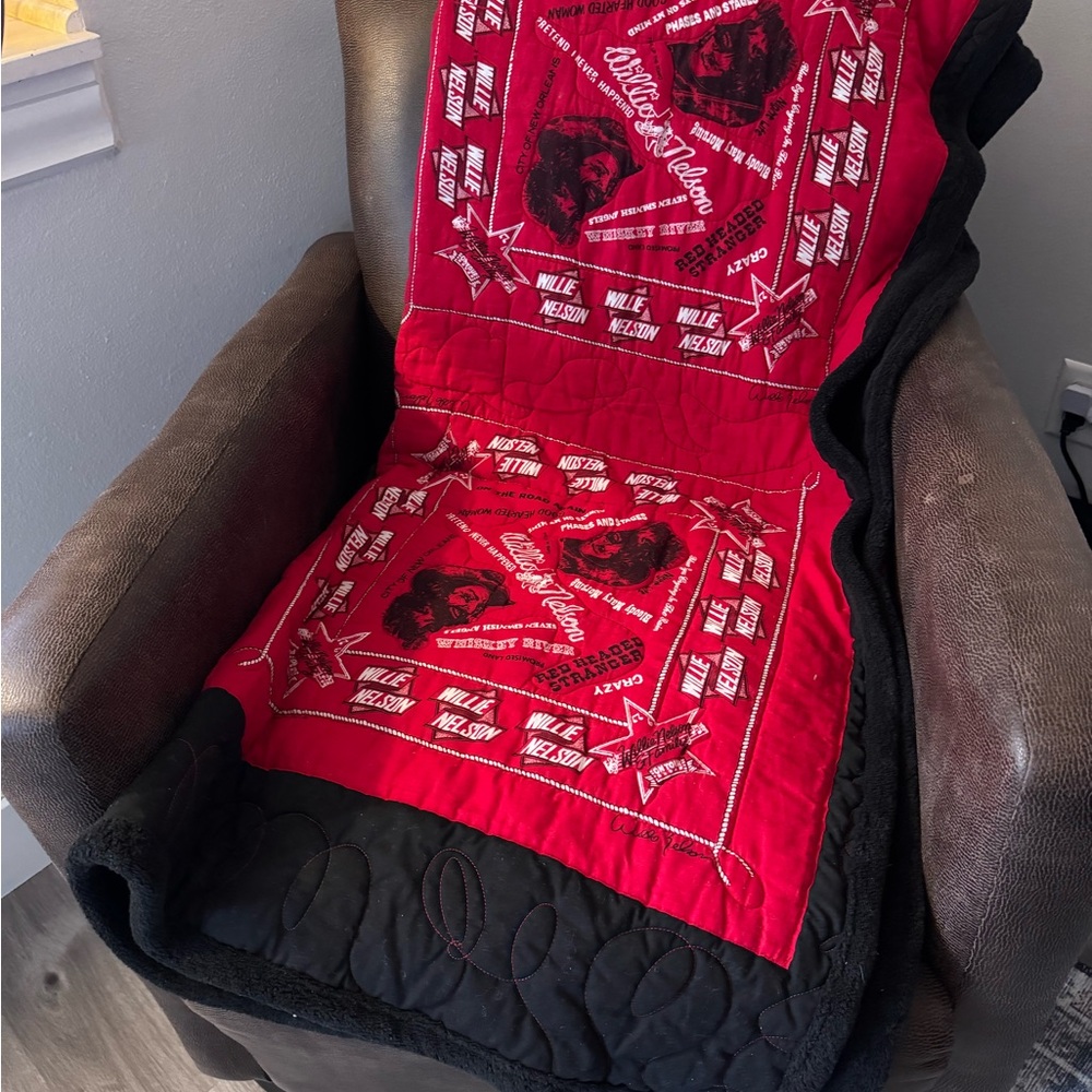 Willie Nelson Bandana quilted Blanket Red and Black